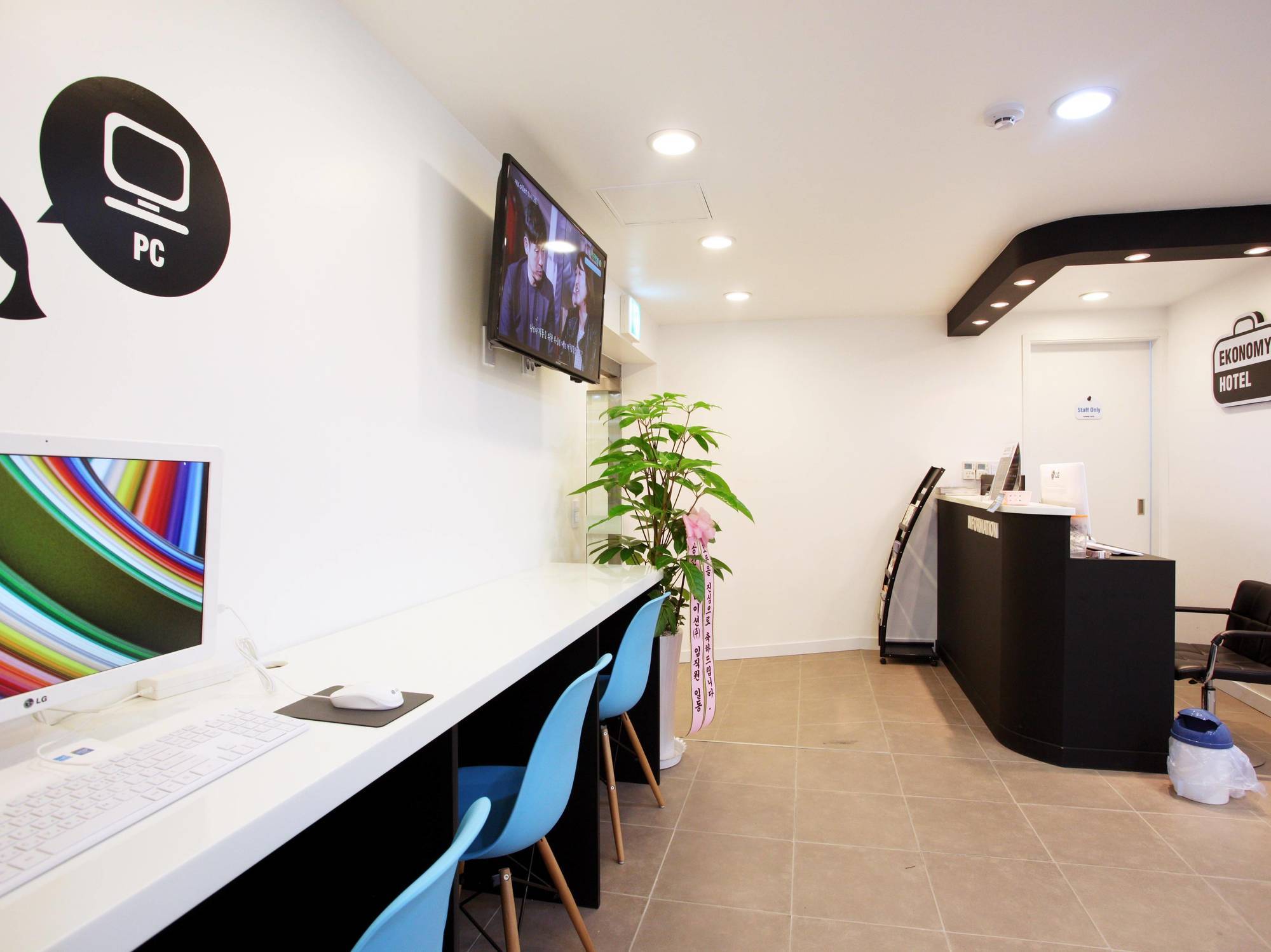 Ekonomy Hotel Myeongdong Central Seoul Exterior photo