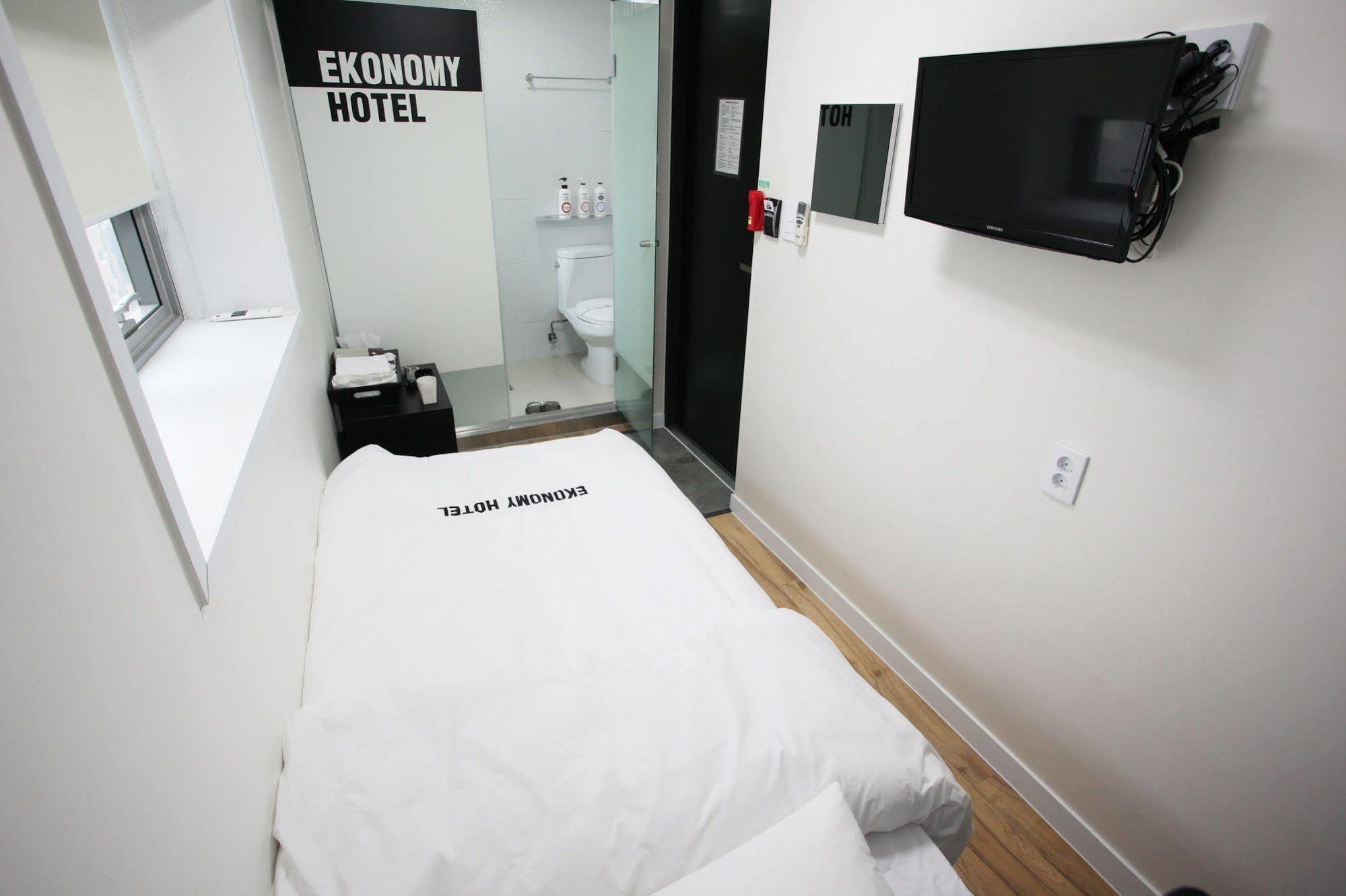Ekonomy Hotel Myeongdong Central Seoul Exterior photo
