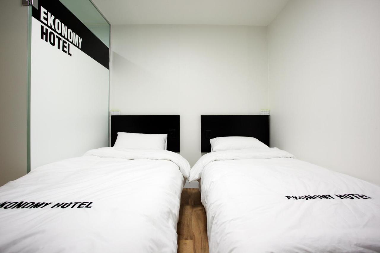 Ekonomy Hotel Myeongdong Central Seoul Exterior photo