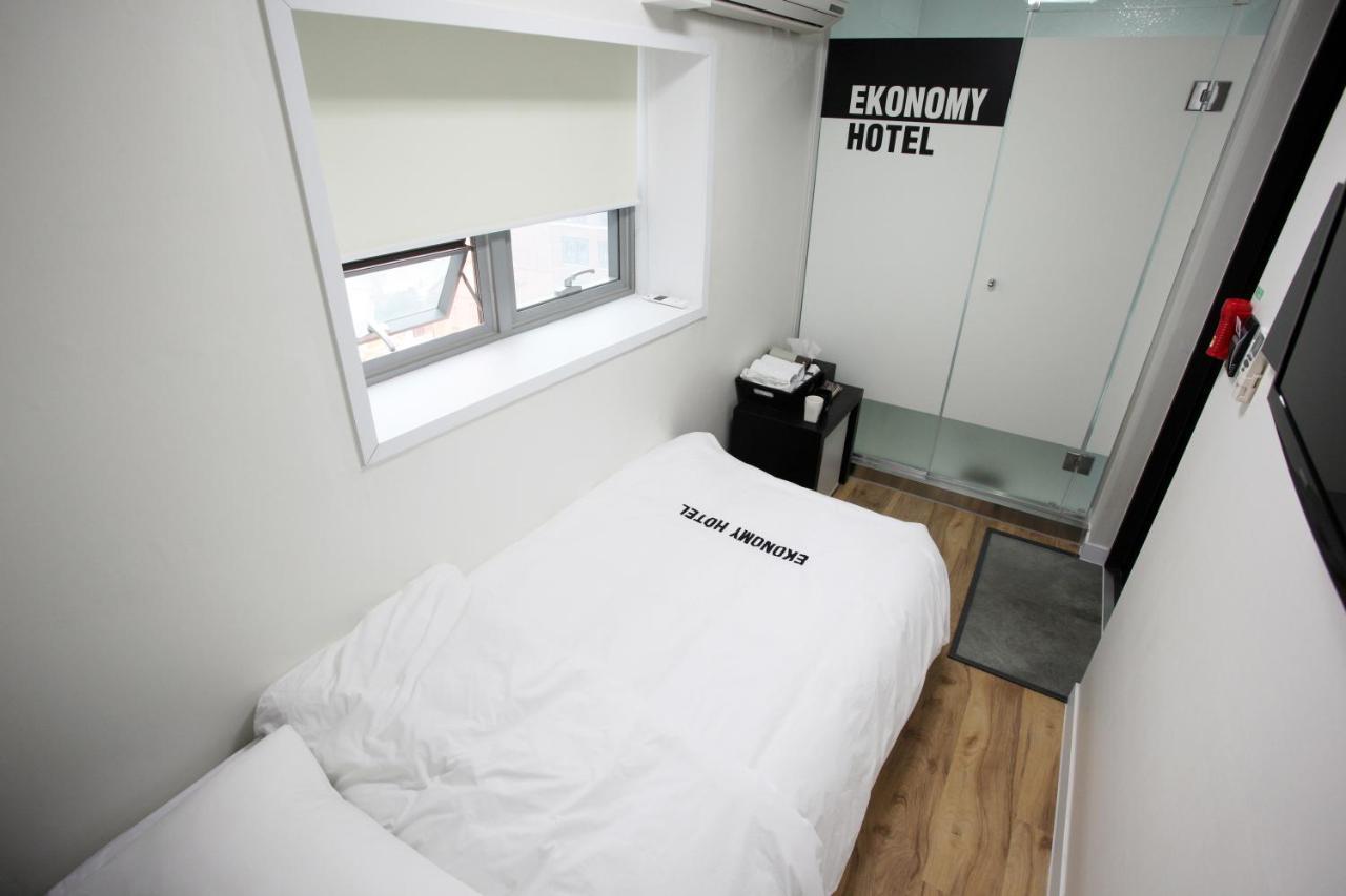 Ekonomy Hotel Myeongdong Central Seoul Exterior photo