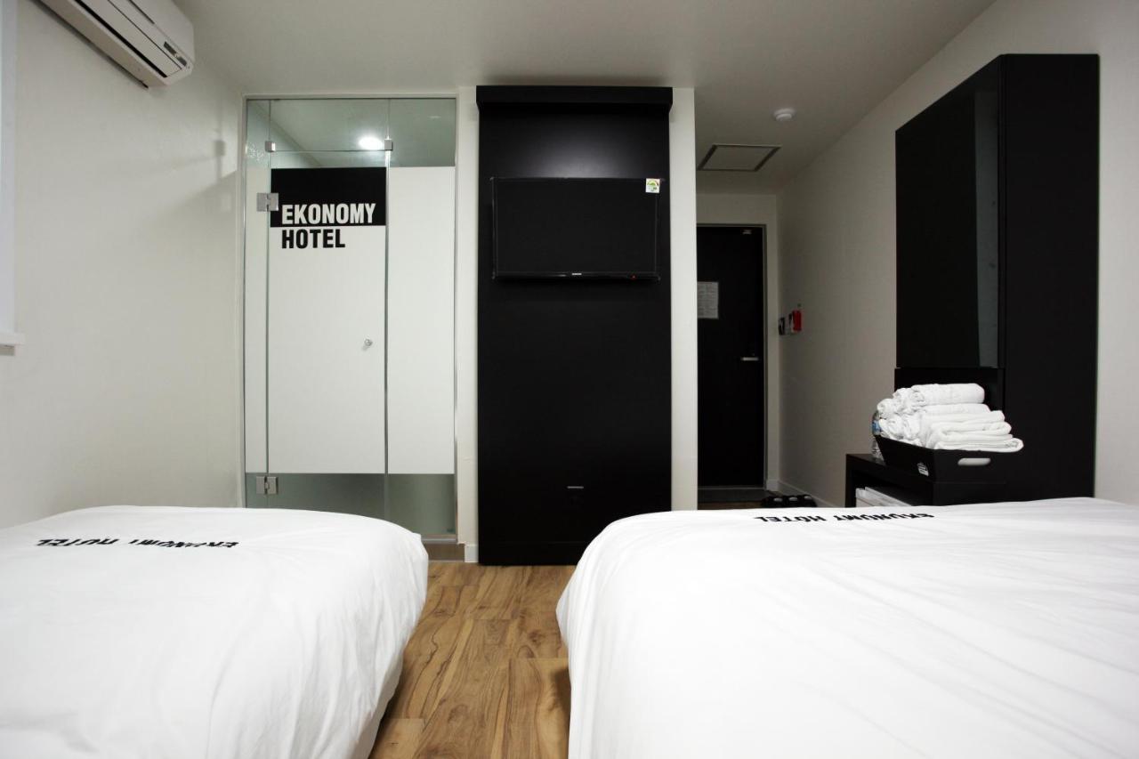 Ekonomy Hotel Myeongdong Central Seoul Exterior photo